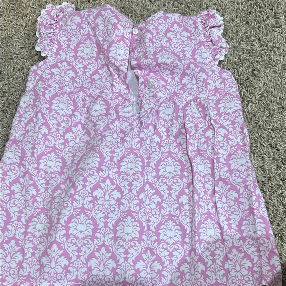 Pink Patterned Top and White Shorts Set size 5 - Picture 4 of 8